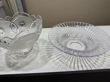 ваза под фрукты: Kəsgin naxışlı şüşə qablar dəsti - 2 ədəd fəvvarəli dizayna malik