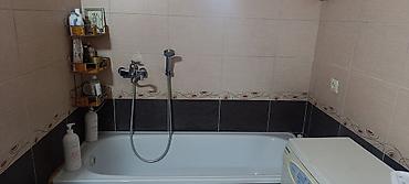 Продажа коттеджей и домов: Продается 2-этажный дом в центральной части г. Бишкек, пер — 19