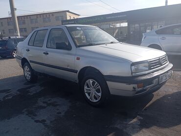 wolkswagen: Volkswagen Vento: 1993 г., 1.8 л, Механика, Бензин, Седан