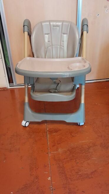 işlənmiş arisdon: Az işlənmiş tam işlək vəziyyətdə uşaq stolu.Ünvan yeni günəşli