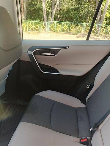 силен: Toyota RAV4: 2019 г., 2.5 л, Гибрид, Кроссовер — 8