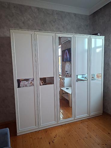paltar dolabı: İşlənmiş, 5 qapı, Güzgülü, Ağ, Açılan, Düz dolab — 1