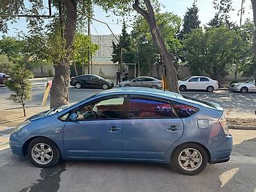 prius r17: Toyota Prius (2-ci nəsil) – mavi rəng, hibrid hatchback — 2