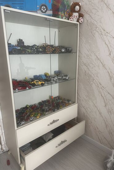 Qonaq otağı dəstləri: İşlənmiş, Açılan, Düz dolab