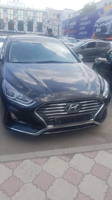 хундай сонатта: Автомобиль Hyundai Sonata в черном цвете. Отличается хромированной