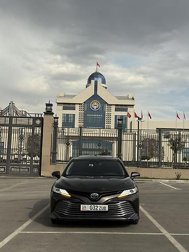 сиденя голф 3: Toyota Camry: 2018 г., 2.5 л, Автомат, Гибрид, Седан — 2