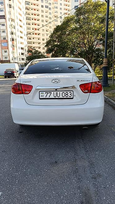 taube kondisioner: Hyundai Elantra, ağ rəngli sedan.nömre üstünde verilir peredok arxa — 4