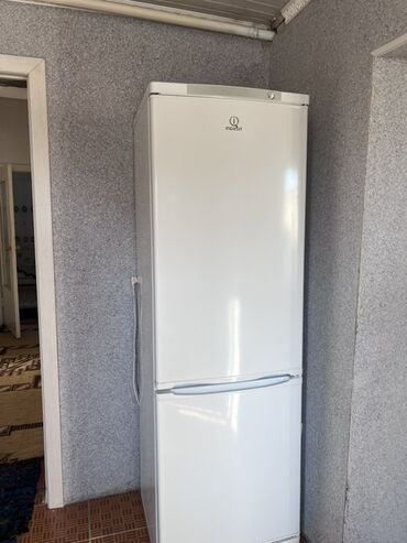 gps трекер магнитный: Муздаткыч Indesit, Эки камералуу