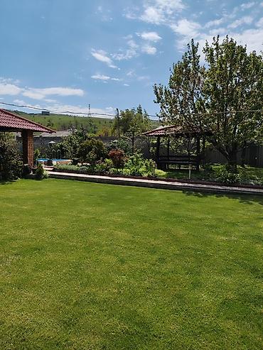 Продажа коттеджей и домов: 5 и более комнат, 220 м², 10 соток, Бишкек, Собственник — 3