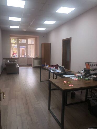 купить помещение в тц: Ижарага берем Офистик, 87 кв. м, 1-катар, Өзүнчө санитардык түйүнү менен, Юридикалык дареги менен
