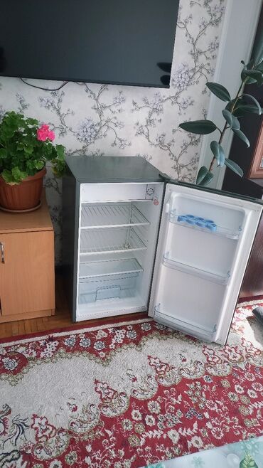 небольшой холодильник: Срочно продаю мини холодильник в отличном состоянии работает отлично