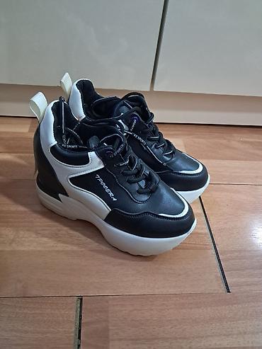 Qara-ağ platforma krossovkalar - Model: “Tpooera” yazılı, “KE Sports” lalafo.az -da Qara-ağ platforma krossovkalar - Model: “Tpooera” yazılı, “KE Sports”