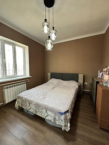 Продажа коттеджей и домов: 💎СРОЧНО ПРОДАЕТСЯ ДОМ 🏢Комнат: 4 🏘️Микрорайон: Ак-Ордо 3 📊Состояние — 7