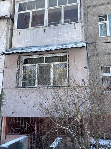 продам 3 х комнатную: 3 комнаты, 65 м², 105 серия, 1 этаж, Старый ремонт
