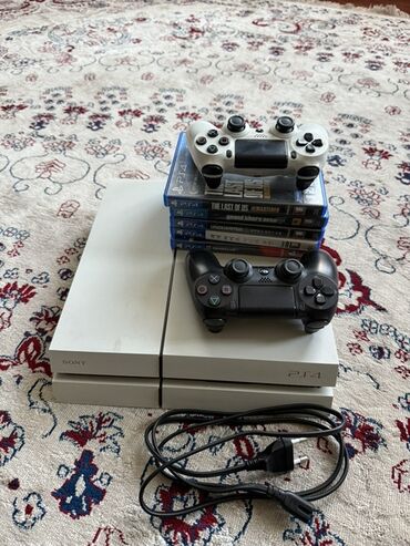 скупка плейстейшн: PlayStation 4 (белая версия) с комплектом аксессуаров и игр корейский