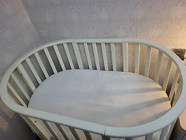 Beşiklər: Oval formalı uşaq beşiyi - Rəng: açıq krem/ağ - Material: taxta — 1