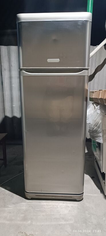 витриный холодилник: Холодильник Hotpoint Ariston, Б/у, Двухкамерный, De frost (капельный), 60 * 170 * 60