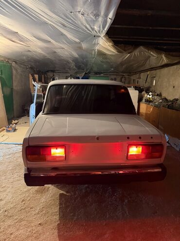 VAZ (LADA): Model: LADA (VAZ) 2107 sedan Kuzov: 4 qapı, ağ rəng Salon: klassik — 6