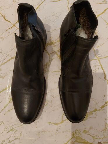 Səndəl və şəp-şüplər: Qış üçün batinka 41 ölçülü.içərisi dəridəndir.35man