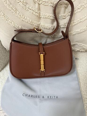 chanel chanta: Charles & Keith çiyin çantası - Model: qısa qayışlı baguette — 1