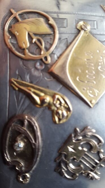 Digər əntiq əşyalar: Gůmůş 84 prob Carskiy probdu . Űstundekiler hammisi qizildi hardasa — 18