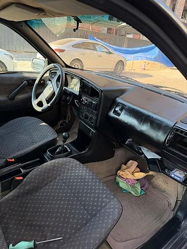 v klass: Volkswagen Passat: 1989 г., Механика, Седан — 4