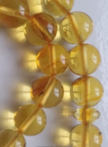 Təsbehlər: Təsbeh – kiçik kəhrəba muncuqlu, şəffaf limon tonlarda.Bütöv — 6