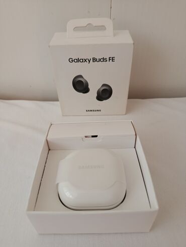 Усилители: Б/у Беспроводные (Bluetooth) Наушники, Samsung, цвет - Белый