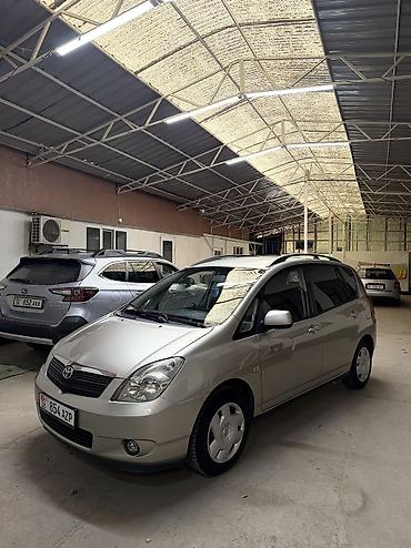 Toyota Corolla Verso: 2002 г., 1.8 л, Механика, Бензин, Хэтчбэк