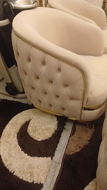 Divan və kreslo dəstləri: Divan kreslo desti. Divanda hec bir difekt problem yoxdur 2 kresloda — 6