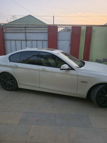 BMW: BMW 528 -dir. 245 at gücüdür. Texpasporta m5 peçat olunub. Disklər — 4