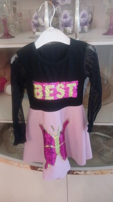 Dəstlər, kostyumlar: Qadın geyimləri. HER BIRI 10-15AZN her biri 1ce defe geyinilib — 9