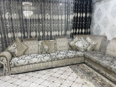 каракол мебел: Бурчтук диван, түсү - Алтын, Колдонулган