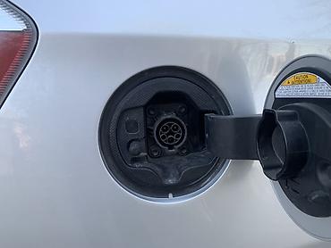 2 8: Toyota Prius: 2012 г., 1.8 л, Автомат, Гибрид, Лифтбек — 3
