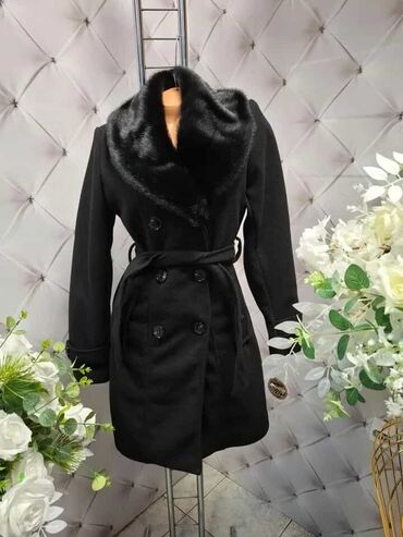 Kaputi: Ženski kaput sa krznenim reverom - Model: elegantan kaput srednje — 3