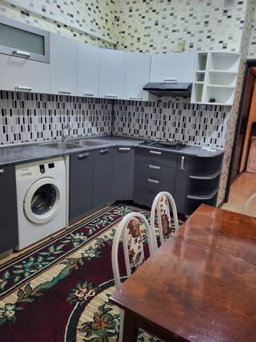 Uzunmüddətli kirayə mənzillər: Avtovagzal metrosuna yaxın, 17 mərtəbəli binanın 13-cü mərtəbəsində,3 — 10