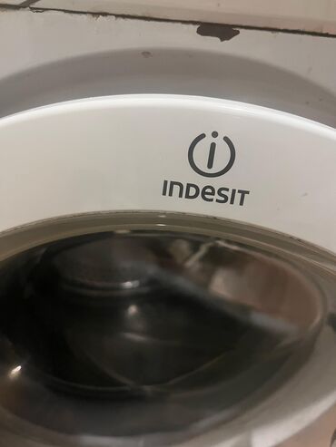 500 manata maşın: Paltaryuyan maşın Indesit, 7 kq, İşlənmiş, Ünvandan götürmə