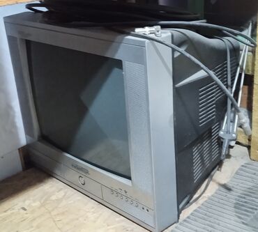 сломанные телевизоры: Продам телевизор Самсунг с пультом, цветной. Отдам за 1000 сом