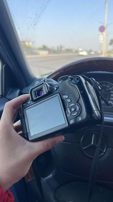 фото апарад: Камера Canon EOS 750D 

Комплект : 2 батарейки 🔋 
2 зарядника 
Караоке — 2