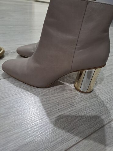 Ботинки и ботильоны: Две пары женских ботинок/ботильонов. 1) Уютные зимние ботинки — 3