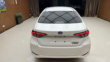 santa crus: Toyota Corolla: 2022 г., Гибрид, Седан — 6