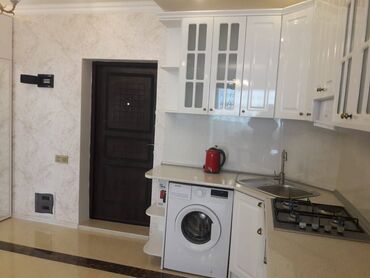 Uzunmüddətli kirayə mənzillər: Təcili Kirayə mənzil!Nəsimi rayonu 8 noyabr metrosu Azerros mtkada 17 — 4