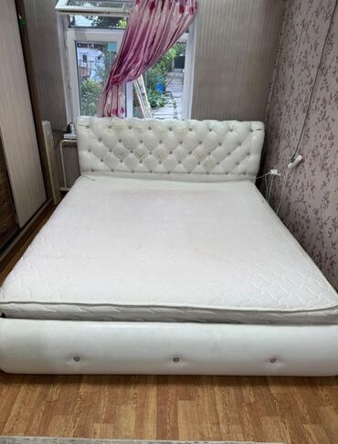 продам матрас: Двуспальная кровать, Б/у, С матрасом, длина - 200 см