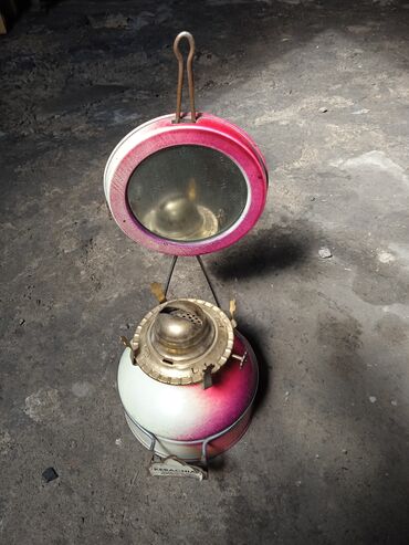освещение: Лампа керасиновая, без стеклянного колпака