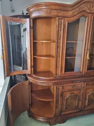 Stilske vitrine: Prelepa vitrina. Visina 230 cm Duzina 220 cm Dubina 55 cm na lalafo.rs — 11 Stilske vitrine: Prelepa vitrina. Visina 230 cm Duzina 220 cm Dubina 55 cm — 11