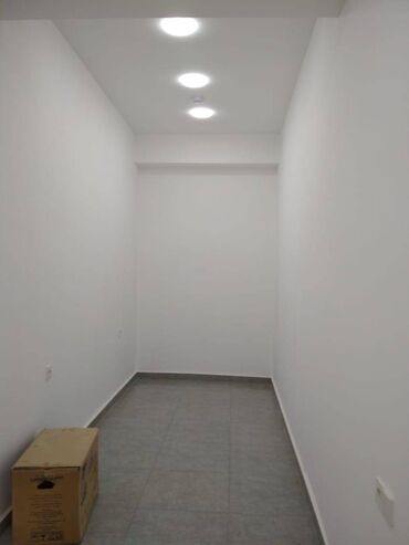 Digər kommersiya daşınmaz əmlakı: 28 may metrosuna yaxın 2 mərtəbəli,sahəsi 75 kv/m olan, 3 otağlı — 2