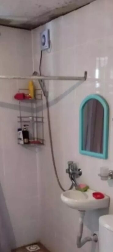 сдаю квартиру на долгий срок бишкек: 58 м², 3 комнаты, Парковка, Забор, огорожен