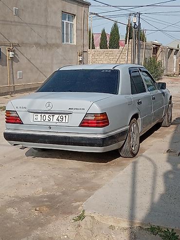 ceska stop: Mercedes-Benz E 230: 2.3 l | 1991 il Sedan — 4