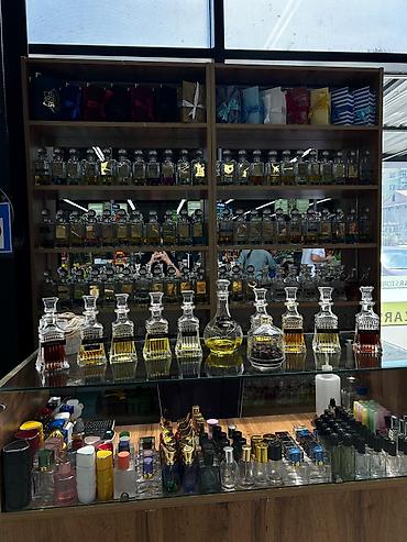 soel parfum memar ecemi: Ətir kioskunda satış üçün ətir yağları və şüşə qablar - Geniş seçim — 2