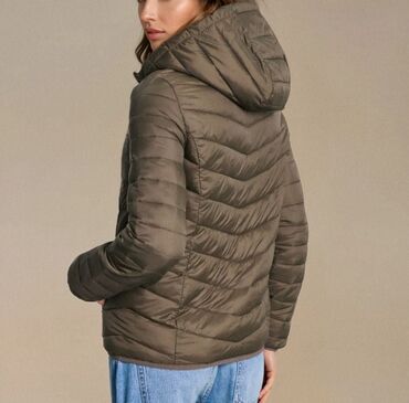 Ostale jakne, kaputi, prsluci: Ženska puf jakna sa kapuljačom – maslinasto zelena - Model: lagana — 2